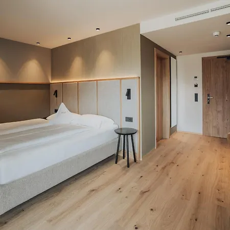 Lisetta 4* Dorf Tirol